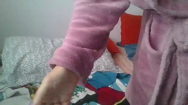 Snapshot of hairygirl80 chatting on 10.30.25 hairygirl80 online show from 10.30.25