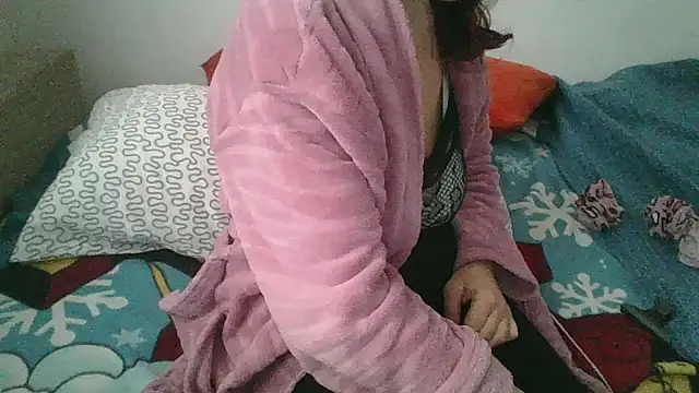 Snapshot of hairygirl80 chatting on 11.18.25 hairygirl80 online show from 11.18.25