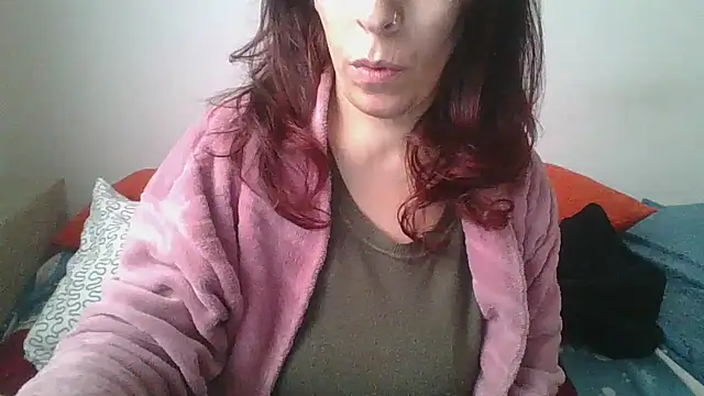 Snapshot of hairygirl80 chatting on 12.01.25 hairygirl80 online show from 12.01.25