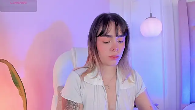 Snapshot of Lucy_Vega chatting on 12.04.25 Lucy Vega online show from 12.04.25