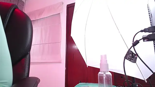 Snapshot of meghan_nill chatting on 03.22.25 meghan nill online show from 03.22.25