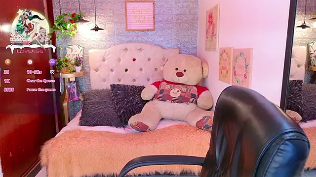 Snapshot of meghan_nill chatting on 12.05.25 meghan nill online show from 12.05.25