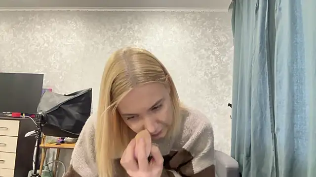 AnneBall online show from 01.05.25