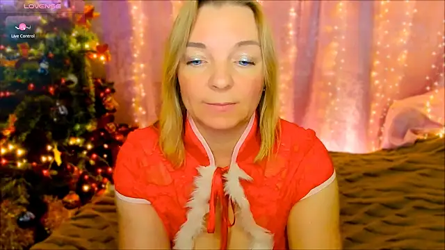 Snapshot of Regina__blue chatting on 12.25.24 Regina  blue online show from 12.25.24