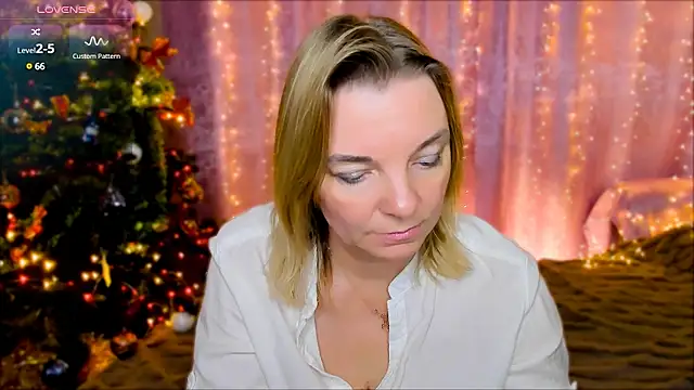 Snapshot of Regina__blue chatting on 12.26.24 Regina  blue online show from 12.26.24