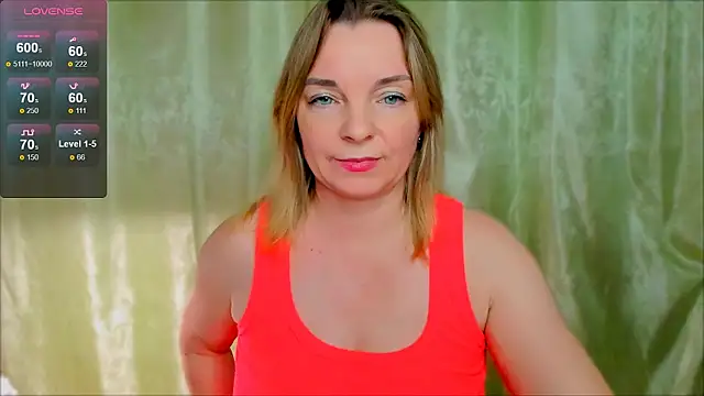 Snapshot of Regina__blue chatting on 02.19.25 Regina  blue online show from 02.19.25