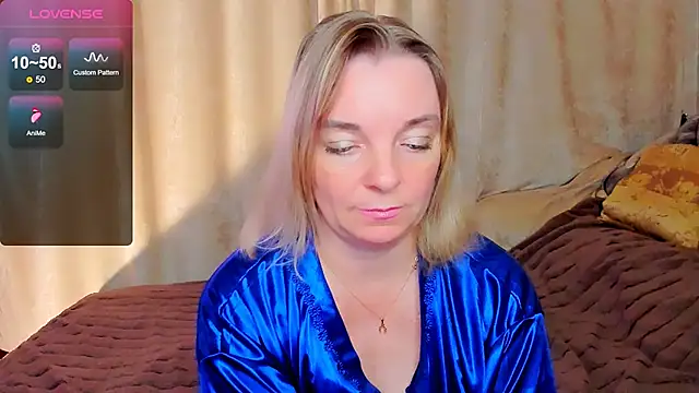 Snapshot of Regina__blue chatting on 10.03.25 Regina  blue online show from 10.03.25