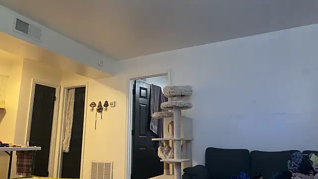 Snapshot of SpunCandy chatting on 09.12.25 SpunCandy online show from 09.12.25