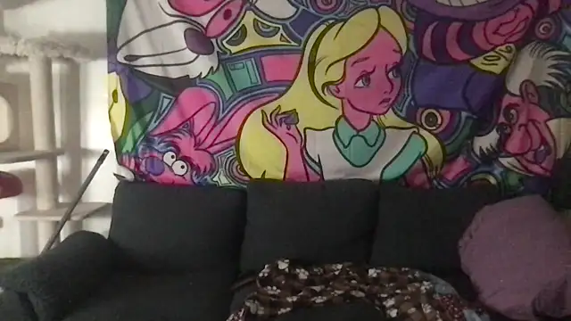 Snapshot of SpunCandy chatting on 11.27.25 SpunCandy online show from 11.27.25