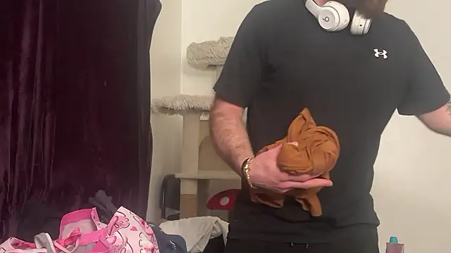 Snapshot of SpunCandy chatting on 02.28.26 SpunCandy online show from 02.28.26