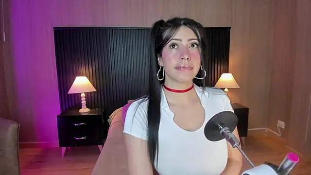 Snapshot of SummersAngel chatting on 09.22.25 SummersAngel online show from 09.22.25