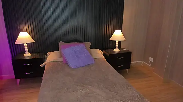 Snapshot of SummersAngel chatting on 09.25.25 SummersAngel online show from 09.25.25