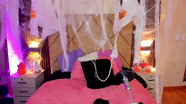 Snapshot of SummersAngel chatting on 10.24.25 SummersAngel online show from 10.24.25