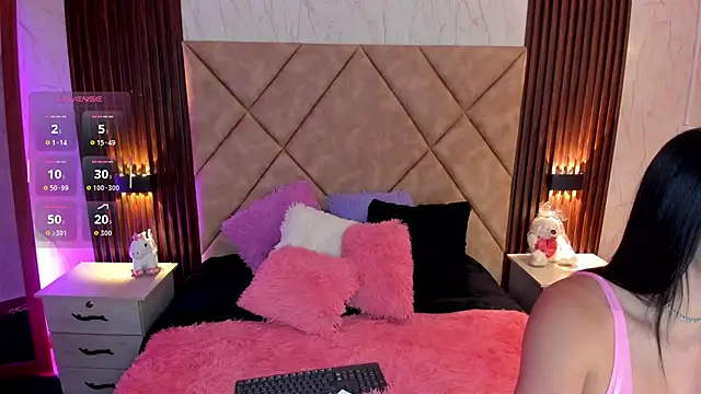 Snapshot of SummersAngel chatting on 11.11.25 SummersAngel online show from 11.11.25