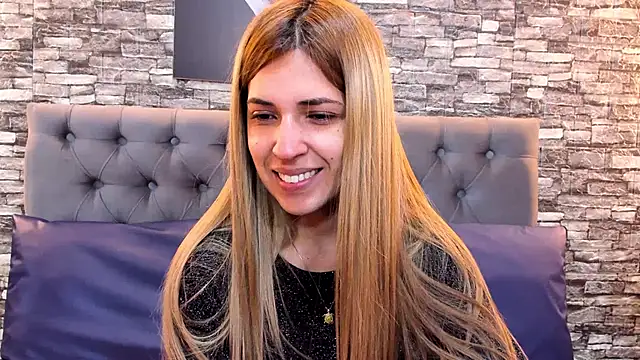 EvaaLovia1 online show from 01.20.25