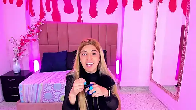 EvaaLovia1 online show from 03.04.25