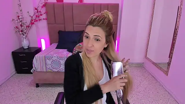 EvaaLovia1 online show from 03.11.25