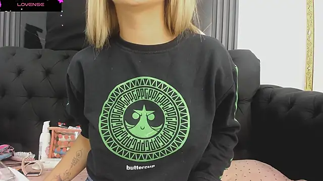 EvaaLovia1 online show from 10.21.25