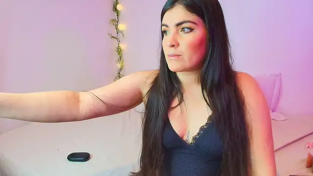 Amara vega online show from 04.21.26