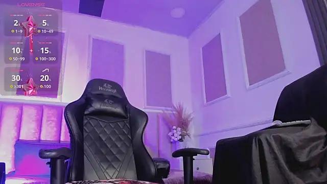 Snapshot of samy_foox chatting on 10.22.25 samy foox online show from 10.22.25