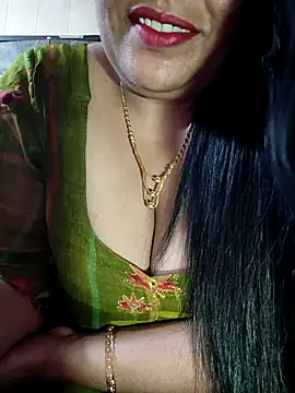 Snapshot of sneha_rose chatting on 09.10.25 sneha rose online show from 09.10.25