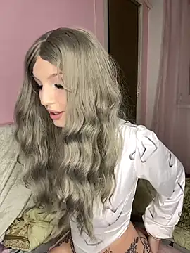 Snapshot of MoonAgnes chatting on 12.28.24 MoonAgnes online show from 12.28.24