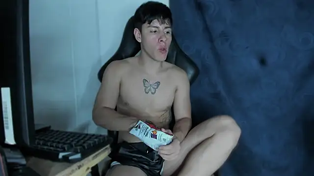 Snapshot of krizia7 chatting on 03.15.25 krizia7 online show from 03.15.25