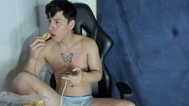 Snapshot of krizia7 chatting on 03.22.25 krizia7 online show from 03.22.25