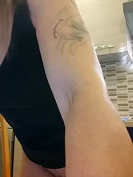 Snapshot of Dark_Angel_22 chatting on 09.18.25 Dark Angel 22 online show from 09.18.25