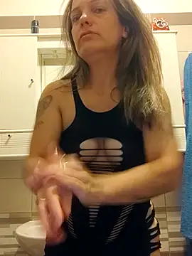 Snapshot of Dark_Angel_22 chatting on 10.03.25 Dark Angel 22 online show from 10.03.25