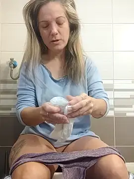 Snapshot of Dark_Angel_22 chatting on 11.08.25 Dark Angel 22 online show from 11.08.25