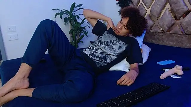 Snapshot of nickolas_moon chatting on 12.30.24 nickolas moon online show from 12.30.24