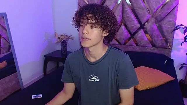 Snapshot of nickolas_moon chatting on 02.01.25 nickolas moon online show from 02.01.25