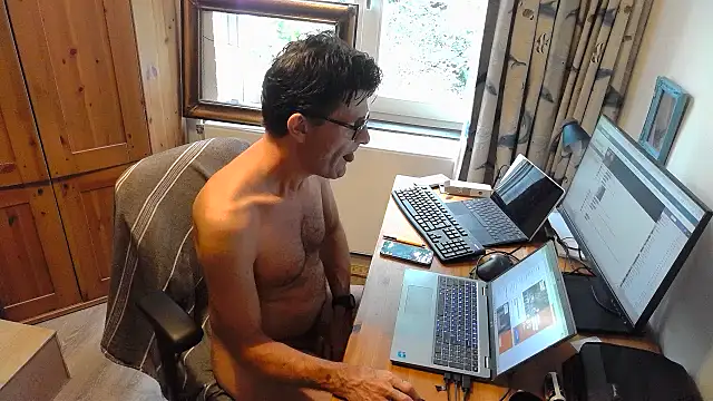 Snapshot of RolfS chatting on 07.22.26 RolfS online show from 07.22.26