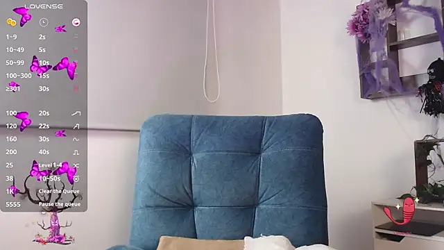 Snapshot of Giinger_gap chatting on 10.30.25 Giinger gap online show from 10.30.25