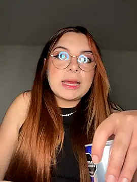 Snapshot of NatyOlson chatting on 12.21.25 NatyOlson online show from 12.21.25