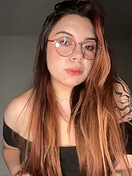 Snapshot of NatyOlson chatting on 12.23.25 NatyOlson online show from 12.23.25