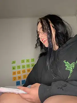 Snapshot of NatyOlson chatting on 01.19.26 NatyOlson online show from 01.19.26