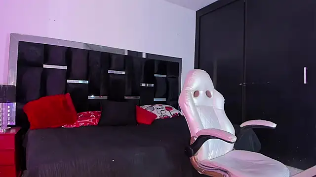 Tasha Sant online show from 11.15.25