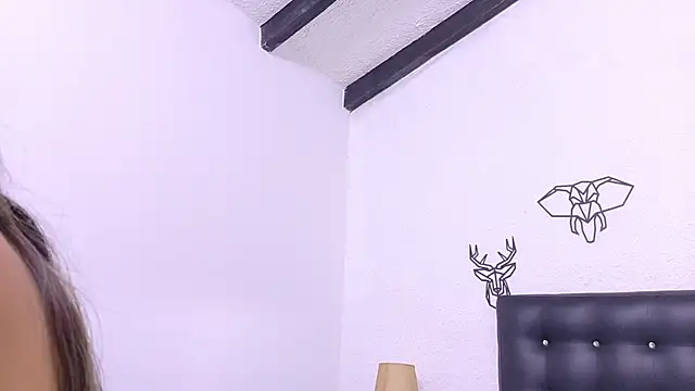 Snapshot of Skinny_hottie18 chatting on 12.19.24 Skinny hottie18 online show from 12.19.24