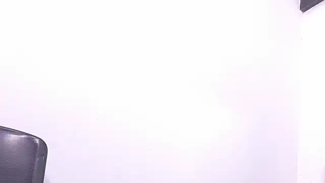 Snapshot of Skinny_hottie18 chatting on 12.21.24 Skinny hottie18 online show from 12.21.24