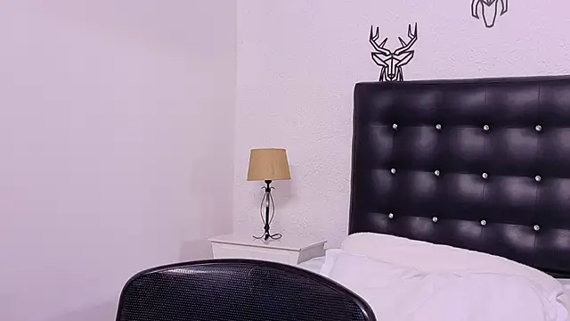 Snapshot of Skinny_hottie18 chatting on 12.27.24 Skinny hottie18 online show from 12.27.24