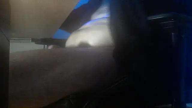 Snapshot of fanfancoquinFR chatting on 11.18.25 fanfancoquinFR online show from 11.18.25