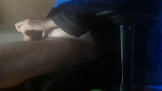 Snapshot of fanfancoquinFR chatting on 12.16.25 fanfancoquinFR online show from 12.16.25