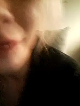 Snapshot of LillaFia chatting on 10.05.25 LillaFia online show from 10.05.25