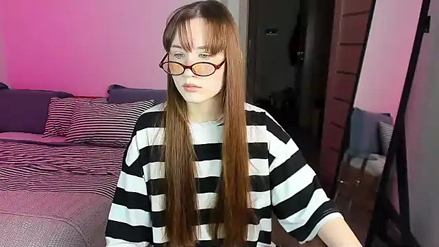 Stella Sunny online show from 10.04.25