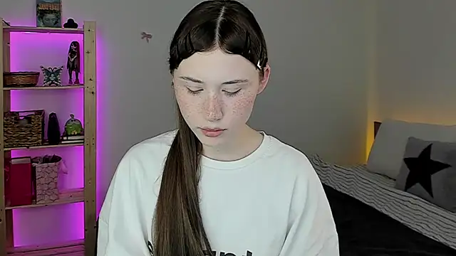 Stella Sunny online show from 04.28.26