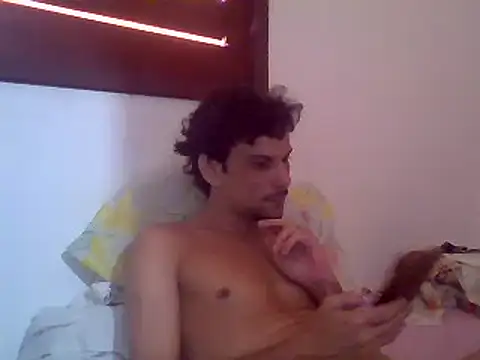 Snapshot of couplemilk chatting on 12.25.24 couplemilk online show from 12.25.24