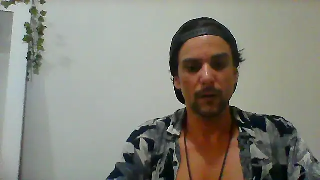 Snapshot of couplemilk chatting on 01.19.25 couplemilk online show from 01.19.25