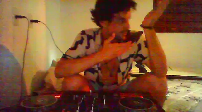 Snapshot of couplemilk chatting on 01.24.25 couplemilk online show from 01.24.25